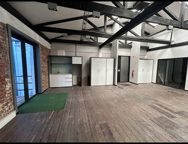 139M² BUILDING TO LET IN CAPE TOWN CITY CENTRE